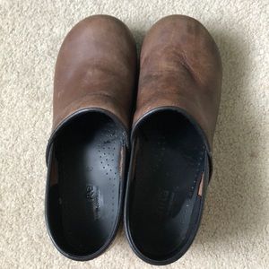 Sanita Brown oiled clogs sz 40